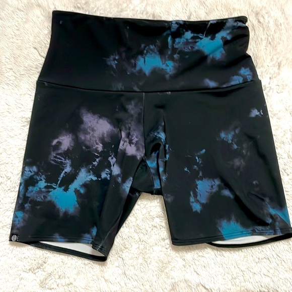 EUC worn twice! Onzie sz medium large tie dye black blue purple exercise shorts - Picture 1 of 5